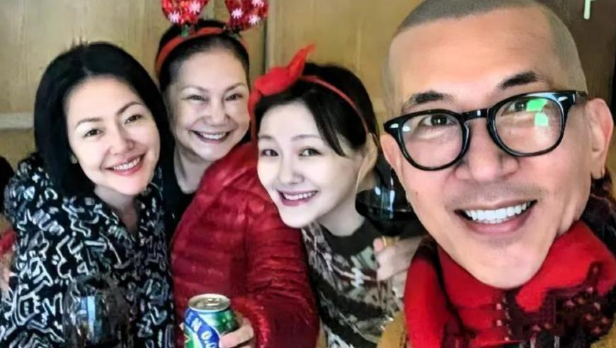 二四六香港资料期期准117图片,万科获大股东42亿借款支持,精准解释落实的人生哲理_经典版V6.91